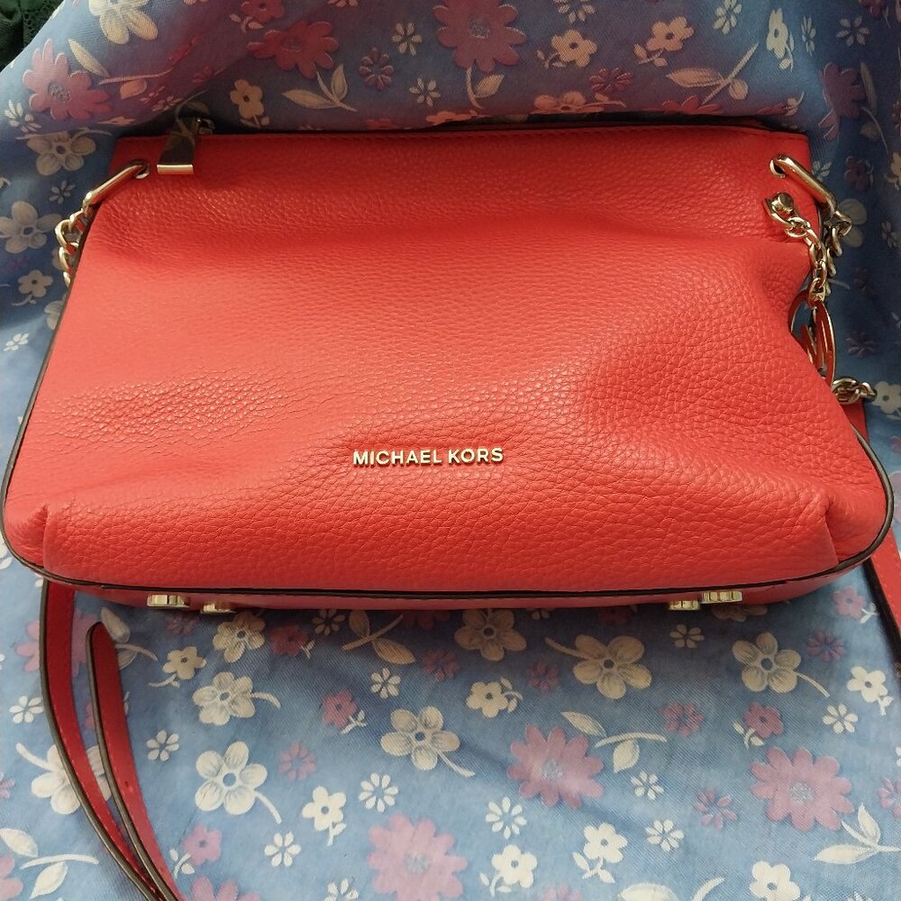 3468 Michael Kors Shoulder bag, 11.5" X 9" X 4". - Picture 1 of 13